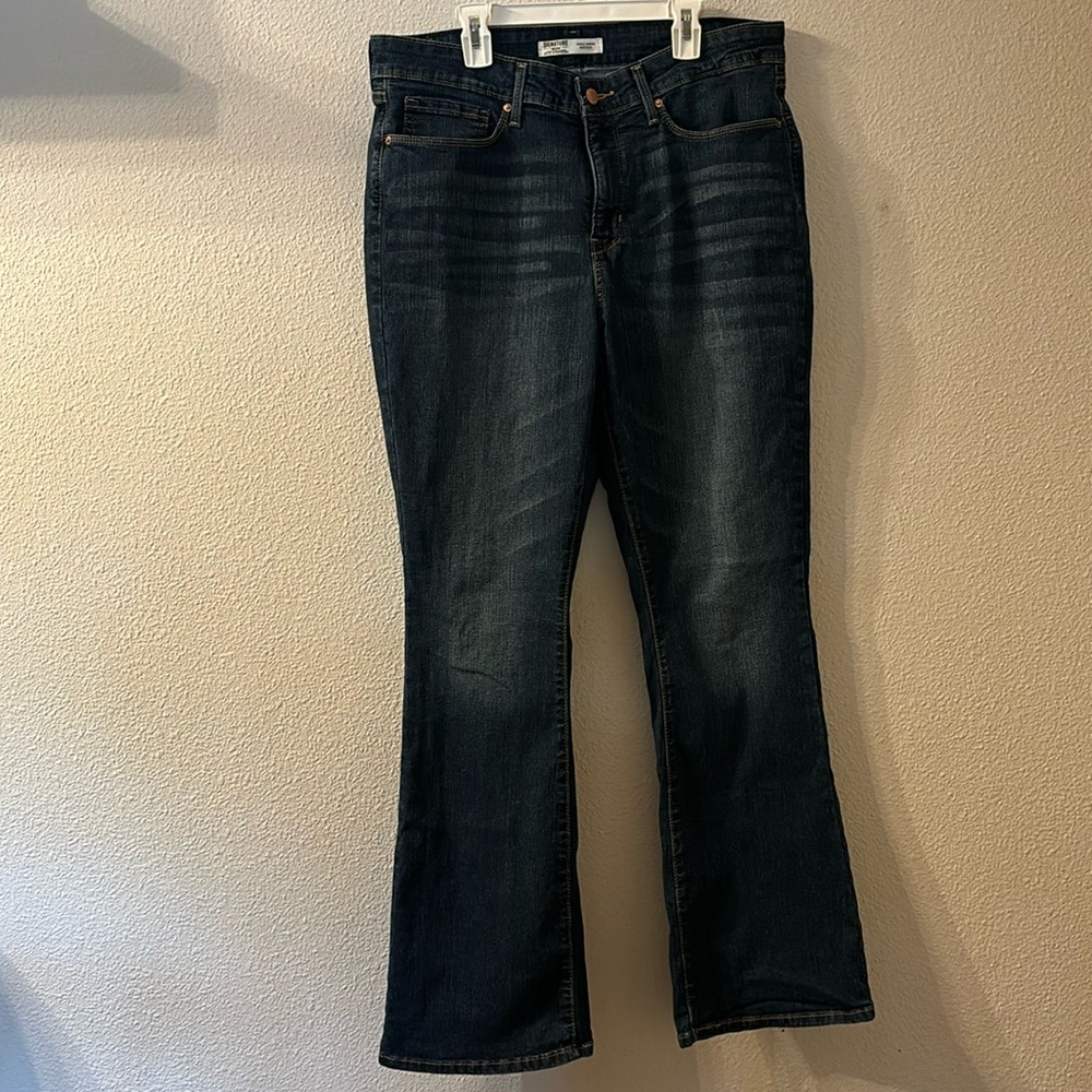 Levi totally shaping bootcut jeans size 33X32